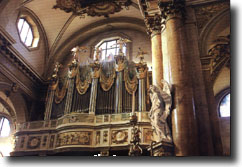 organo.jpg (22018 byte)